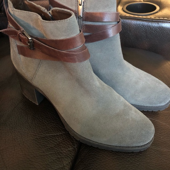 Ankle booties - Picture 2 of 5
